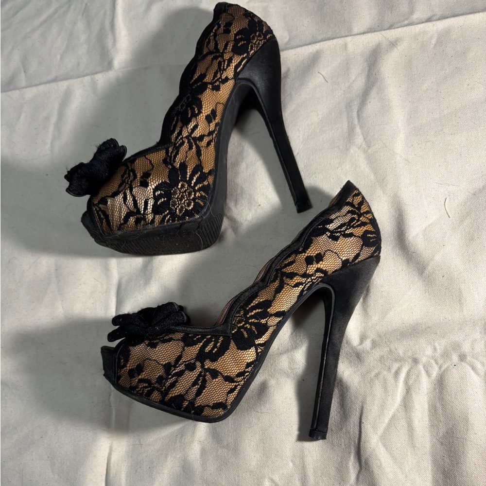 DIVA Lounge Black and Tan Lace Heels
